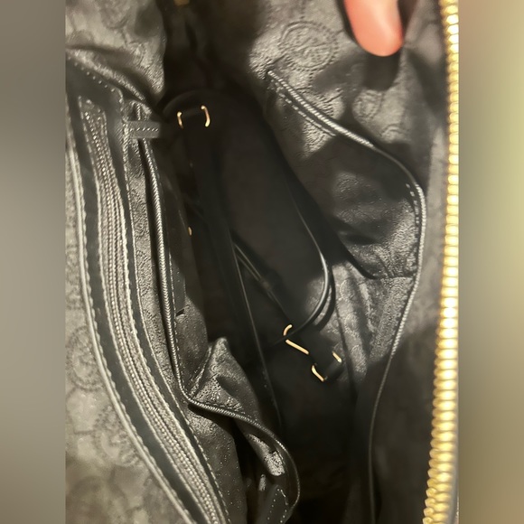 Michael Kors Cindy Dome LG Satchel Black & Gold Saffiano Leather - Picture 12 of 12